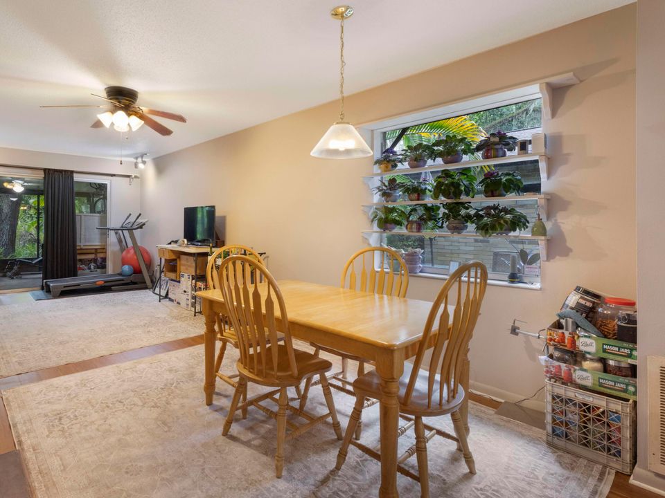 Active With Contract: $120,000 (2 beds, 2 baths, 981 Square Feet)