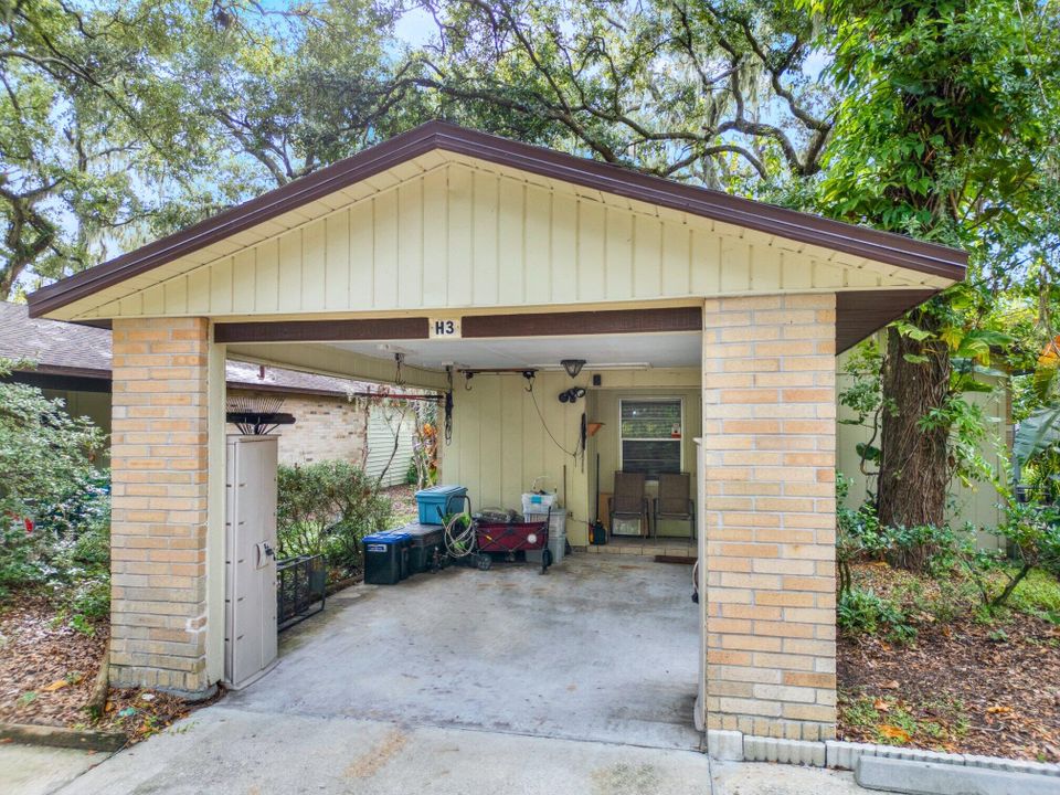 Active With Contract: $120,000 (2 beds, 2 baths, 981 Square Feet)