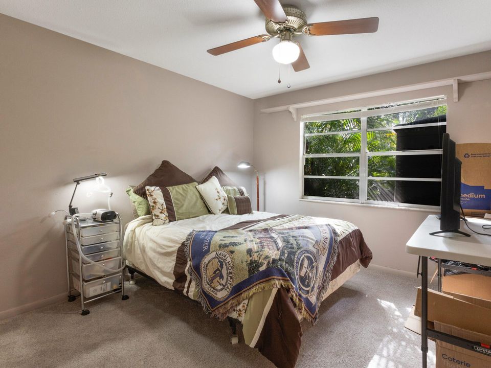 Active With Contract: $120,000 (2 beds, 2 baths, 981 Square Feet)