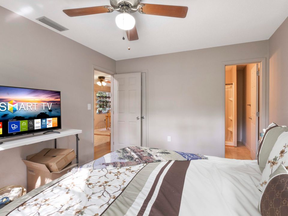 Active With Contract: $120,000 (2 beds, 2 baths, 981 Square Feet)