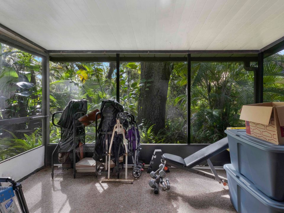 Active With Contract: $120,000 (2 beds, 2 baths, 981 Square Feet)