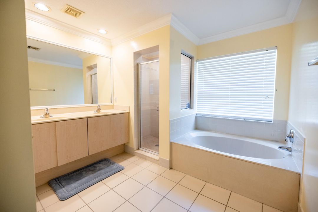 Active With Contract: $3,300 (4 beds, 2 baths, 1979 Square Feet)