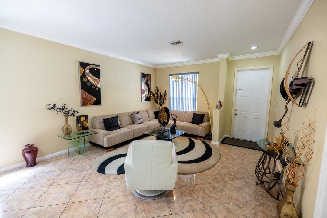 Active With Contract: $3,300 (4 beds, 2 baths, 1979 Square Feet)