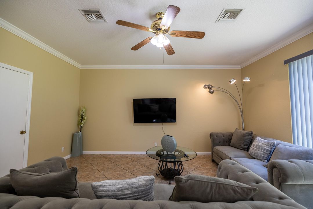 Active With Contract: $3,300 (4 beds, 2 baths, 1979 Square Feet)