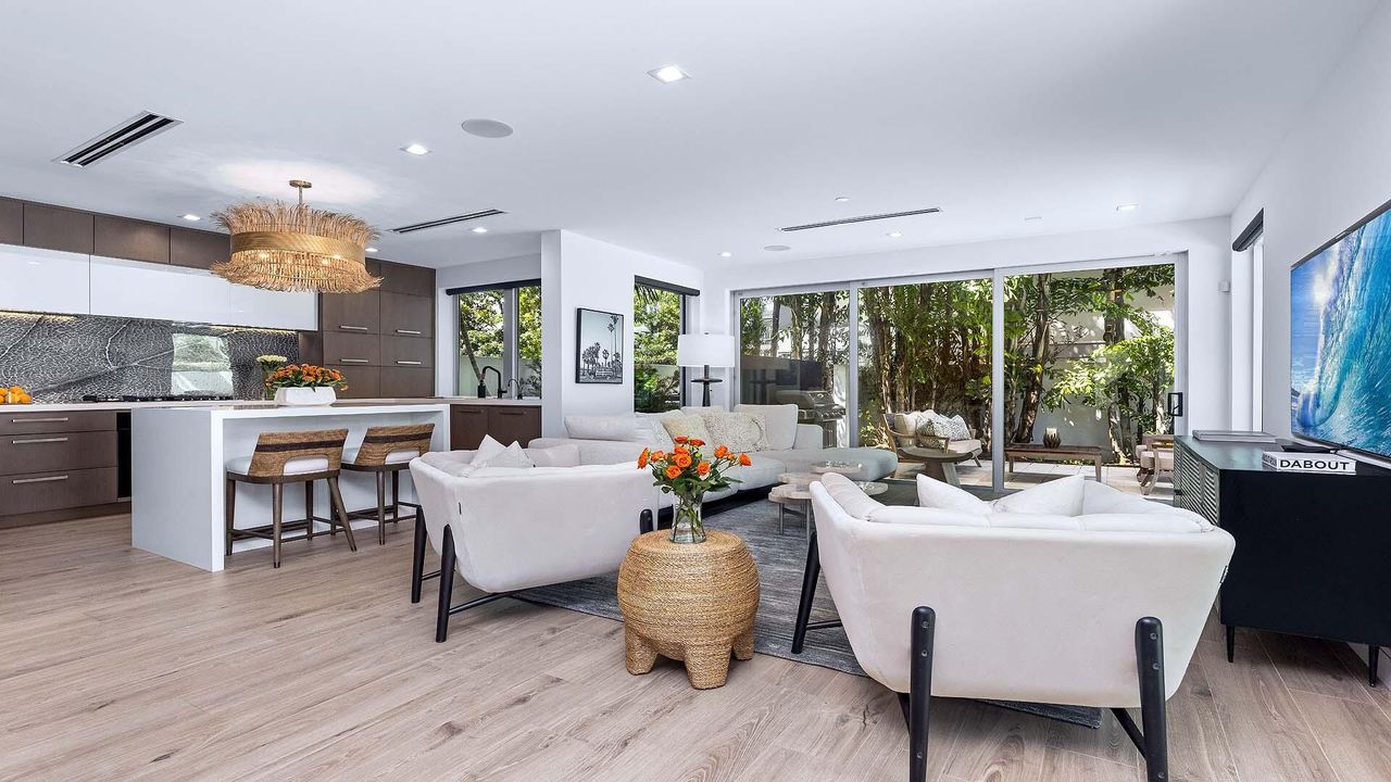 En Venta: $3,995,000 (3 camas, 3 baños, 2926 Pies cuadrados)