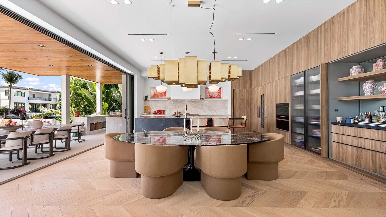 For Sale: $7,995,000 (4 beds, 4 baths, 5074 Square Feet)