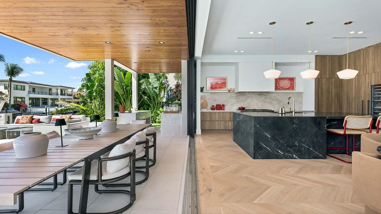 For Sale: $7,995,000 (4 beds, 4 baths, 5074 Square Feet)