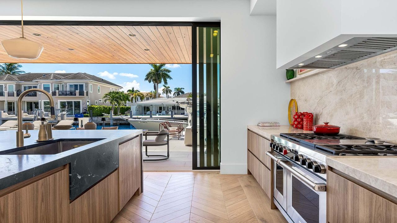 For Sale: $7,995,000 (4 beds, 4 baths, 5074 Square Feet)