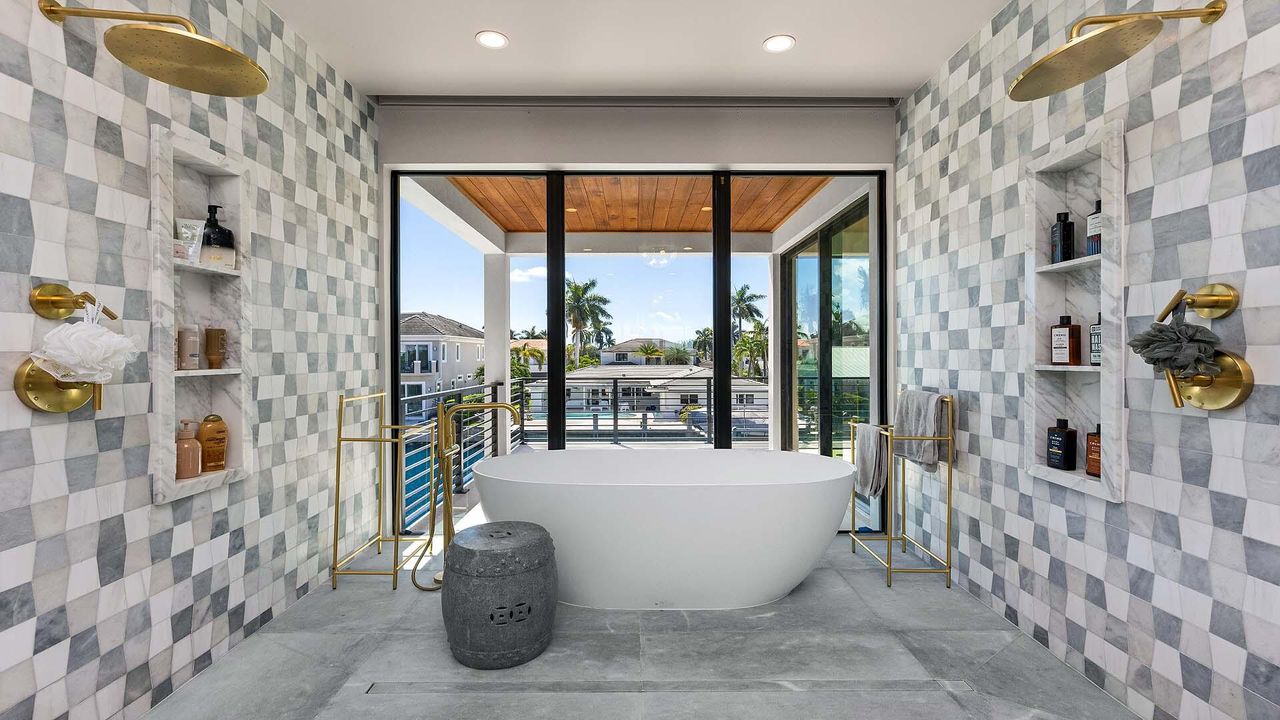 For Sale: $7,995,000 (4 beds, 4 baths, 5074 Square Feet)