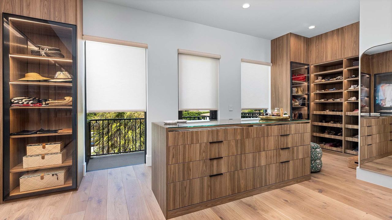 For Sale: $7,995,000 (4 beds, 4 baths, 5074 Square Feet)