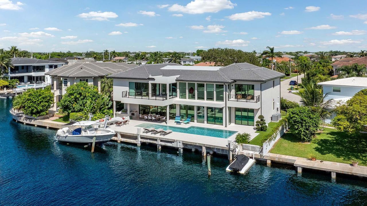 For Sale: $7,995,000 (4 beds, 4 baths, 5074 Square Feet)