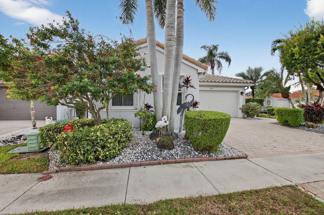 合同活跃: $4,750 (2 贝兹, 2 浴室, 1585 平方英尺)