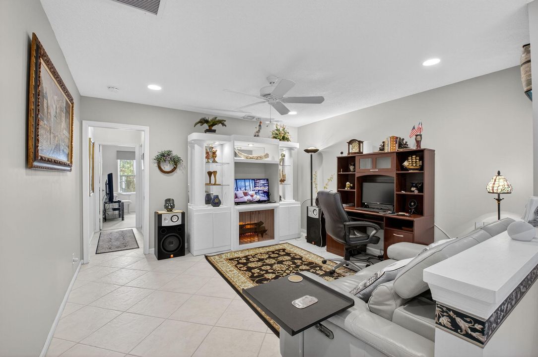 合同活跃: $4,750 (2 贝兹, 2 浴室, 1585 平方英尺)