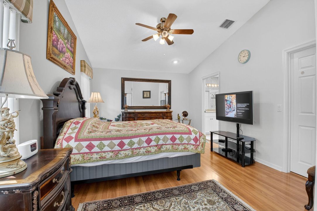 合同活跃: $4,750 (2 贝兹, 2 浴室, 1585 平方英尺)