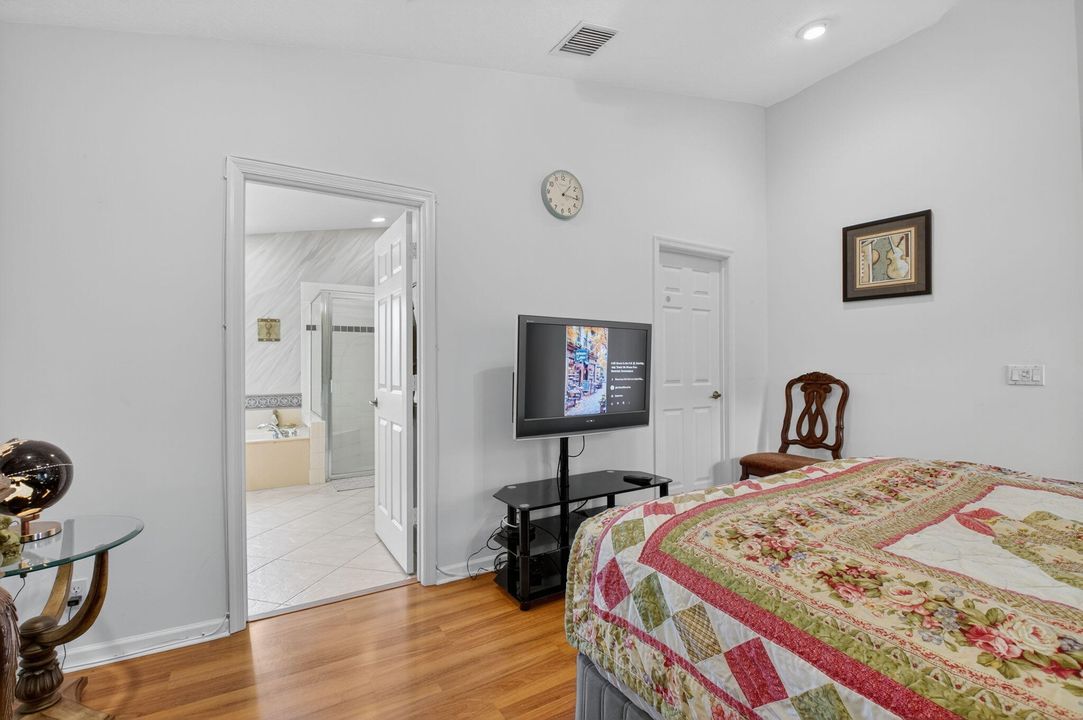 合同活跃: $4,750 (2 贝兹, 2 浴室, 1585 平方英尺)