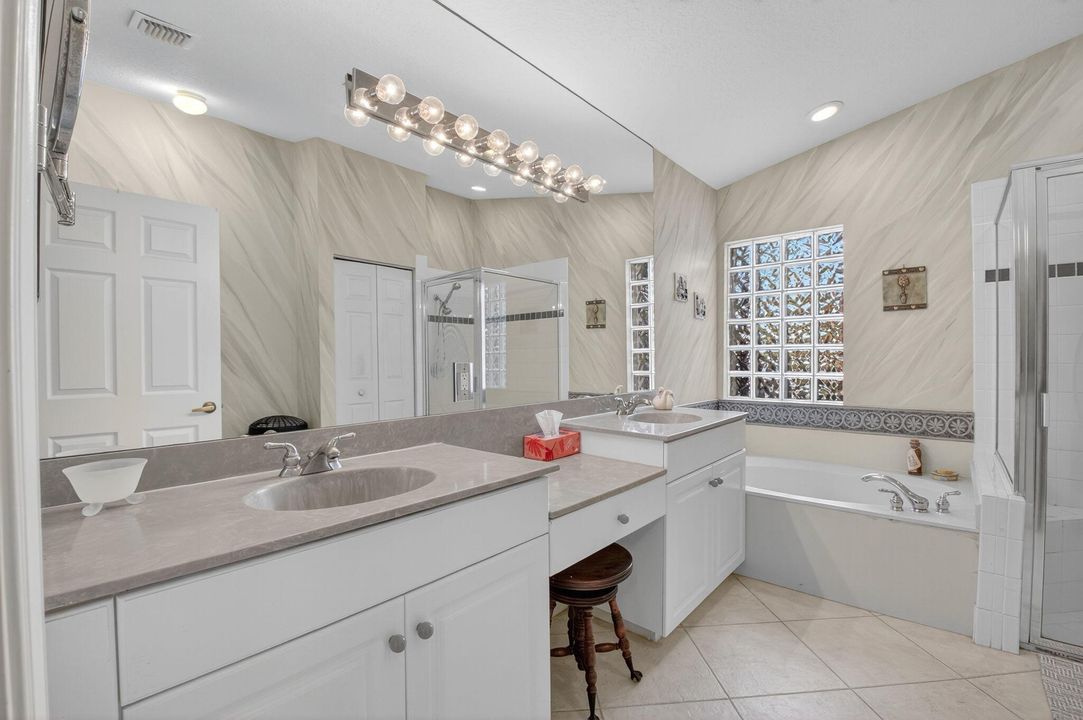 合同活跃: $4,750 (2 贝兹, 2 浴室, 1585 平方英尺)