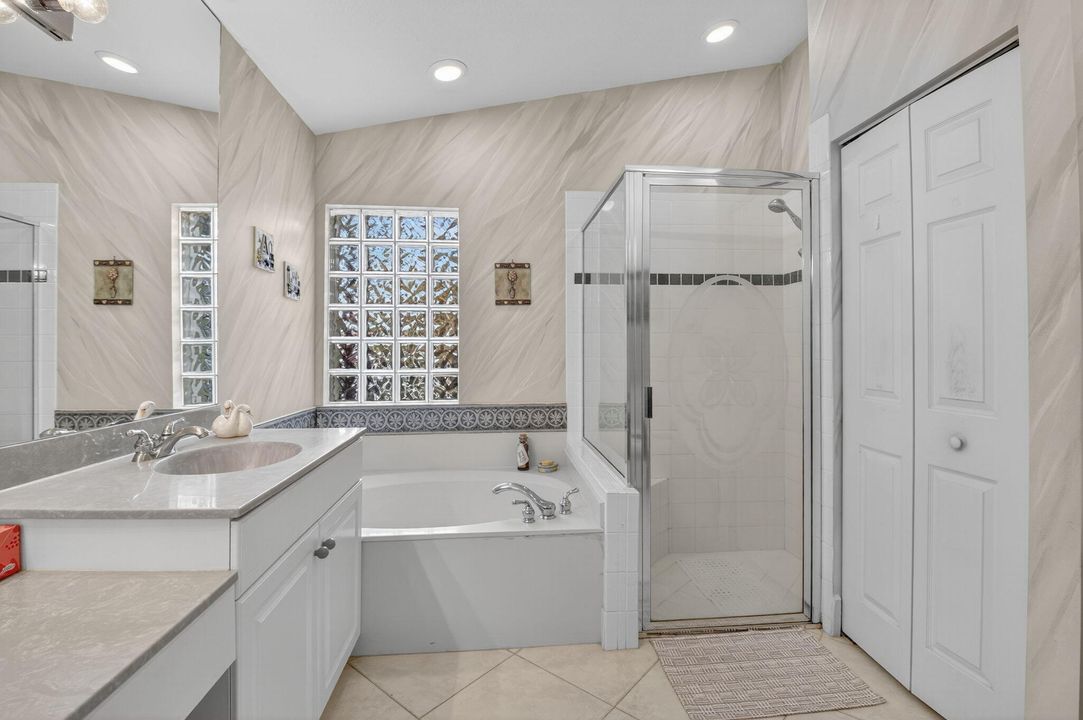 合同活跃: $4,750 (2 贝兹, 2 浴室, 1585 平方英尺)