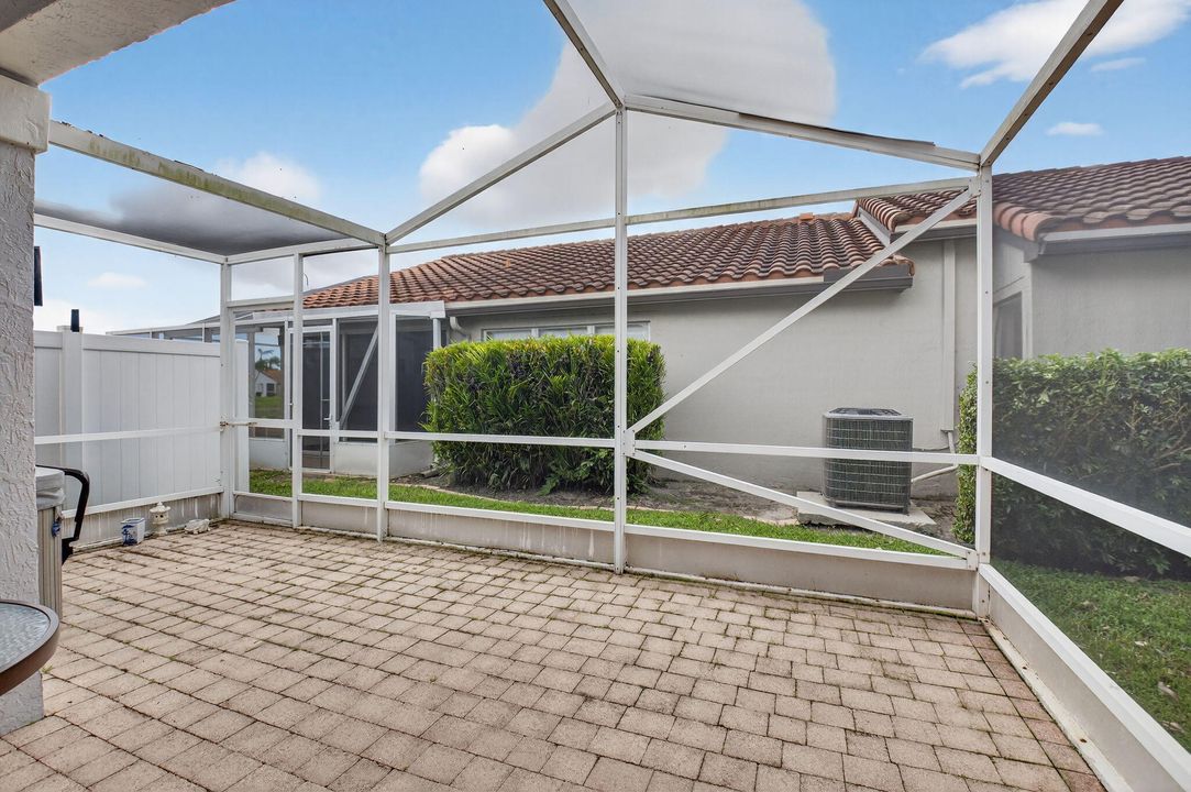 合同活跃: $4,750 (2 贝兹, 2 浴室, 1585 平方英尺)