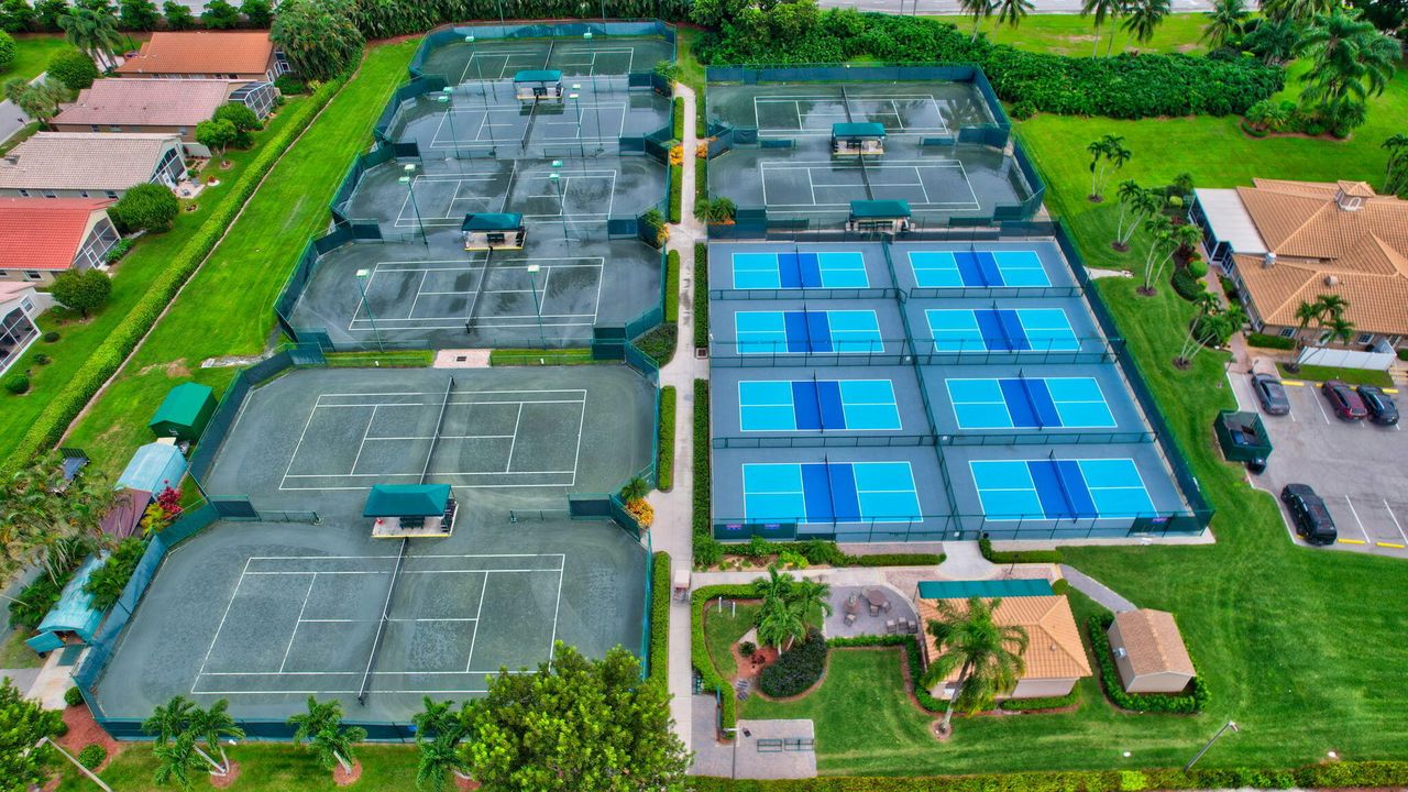 合同活跃: $4,750 (2 贝兹, 2 浴室, 1585 平方英尺)