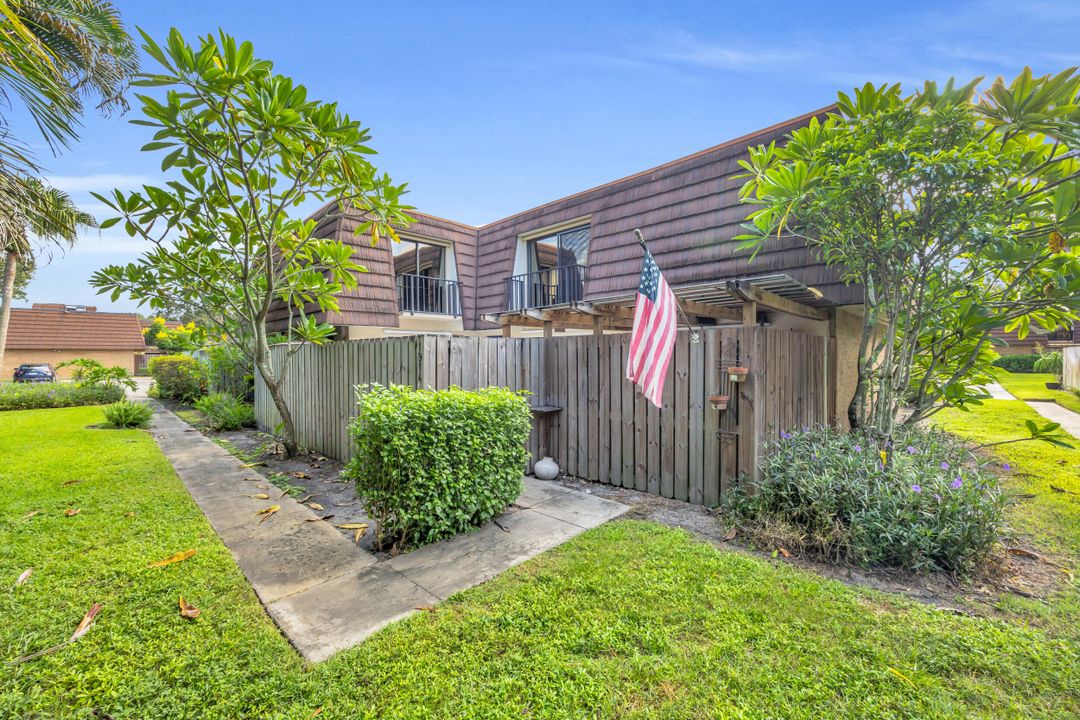 最近售出: $405,000 (2 贝兹, 2 浴室, 1596 平方英尺)