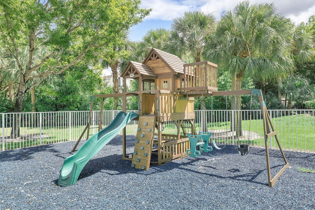 For Rent: $2,900 (2 beds, 2 baths, 1283 Square Feet)