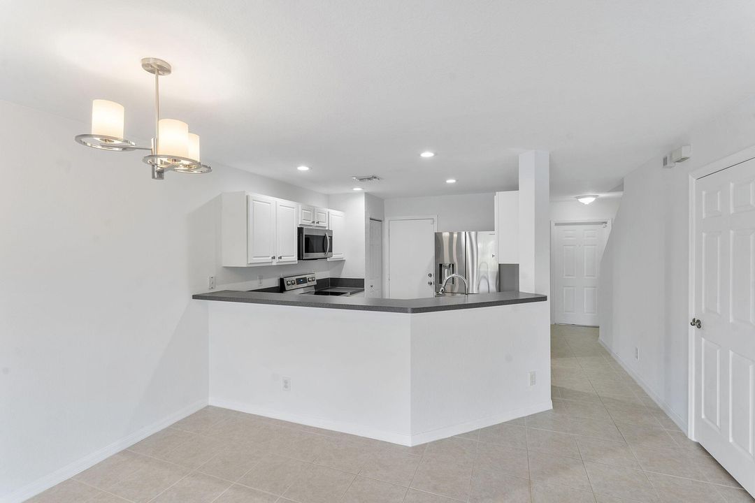 For Rent: $2,900 (2 beds, 2 baths, 1283 Square Feet)