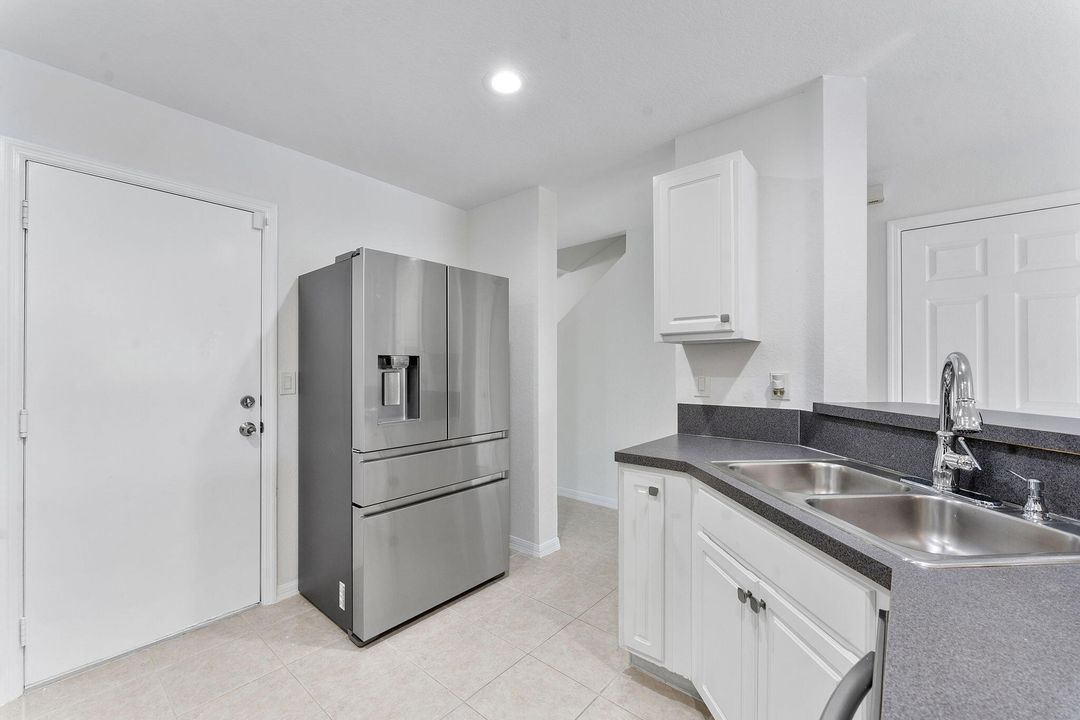 For Rent: $2,900 (2 beds, 2 baths, 1283 Square Feet)