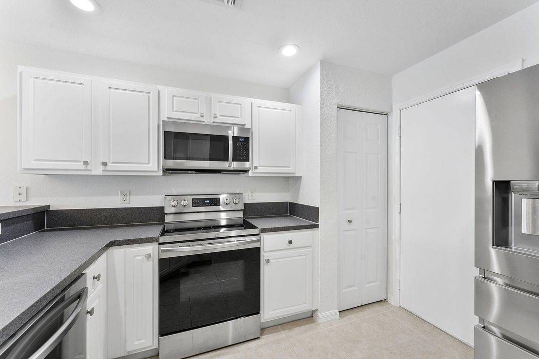 For Rent: $2,900 (2 beds, 2 baths, 1283 Square Feet)