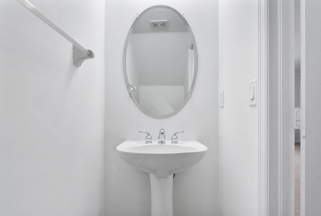 For Rent: $2,900 (2 beds, 2 baths, 1283 Square Feet)