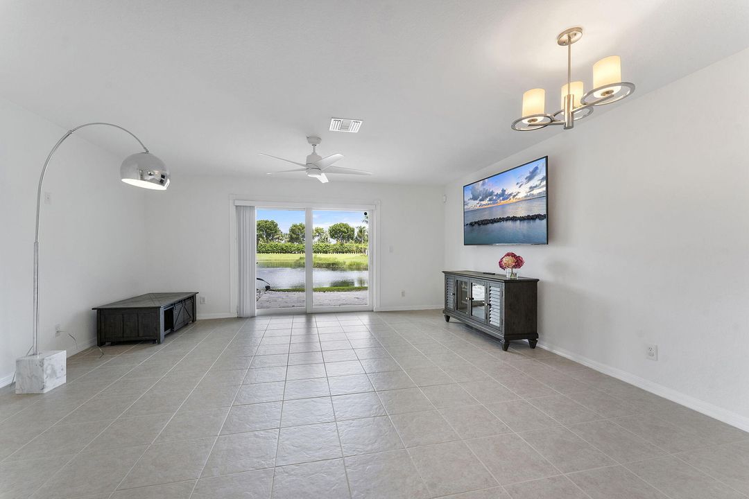 For Rent: $2,900 (2 beds, 2 baths, 1283 Square Feet)