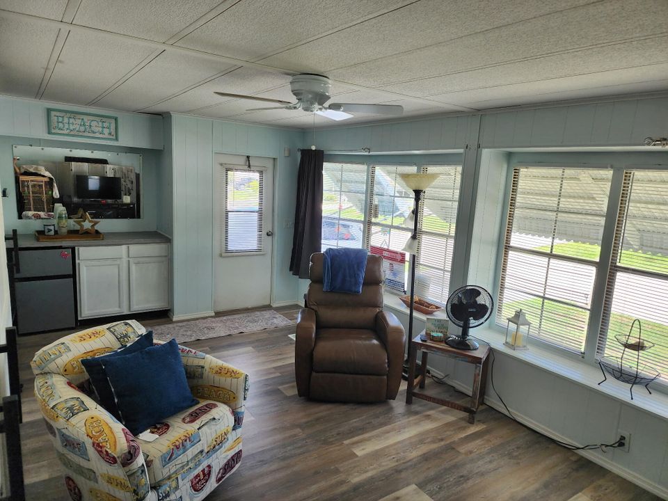 For Sale: $69,900 (2 beds, 2 baths, 1416 Square Feet)