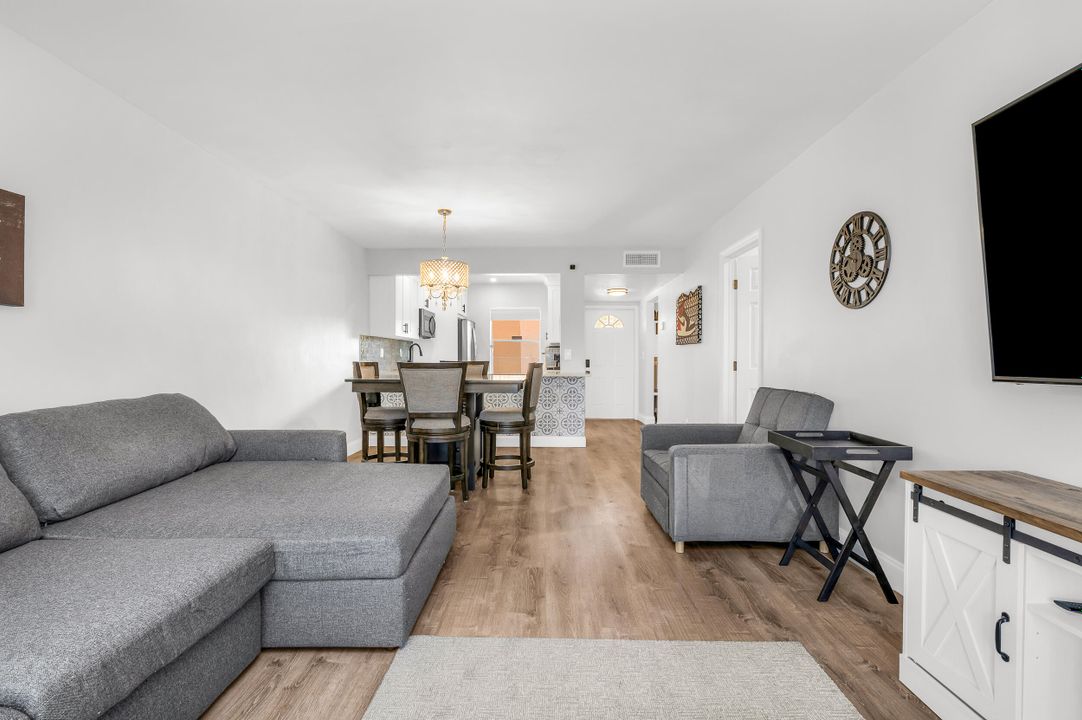 待售: $99,000 (1 贝兹, 1 浴室, 765 平方英尺)