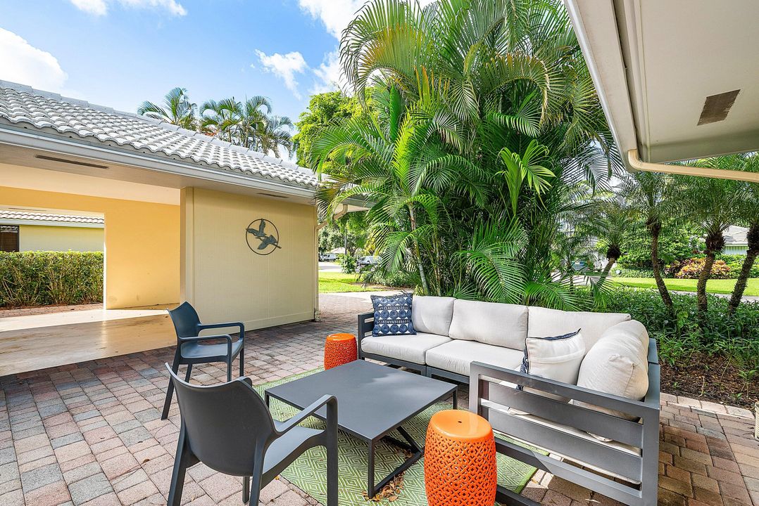 For Sale: $1,200,000 (3 beds, 2 baths, 2314 Square Feet)