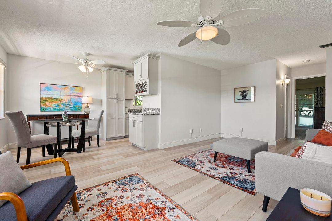 For Sale: $128,900 (1 beds, 1 baths, 814 Square Feet)