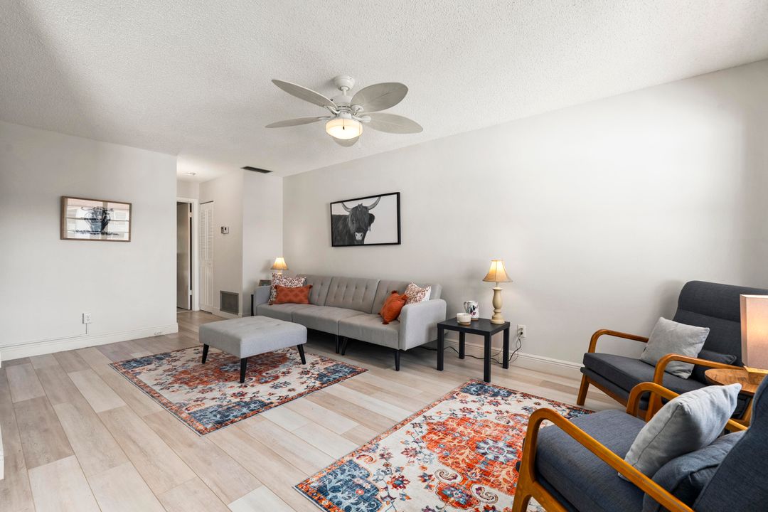 For Sale: $128,900 (1 beds, 1 baths, 814 Square Feet)