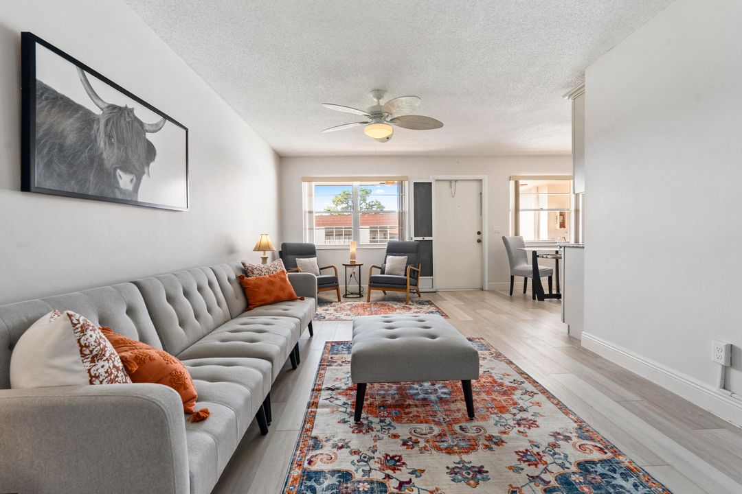 For Sale: $128,900 (1 beds, 1 baths, 814 Square Feet)