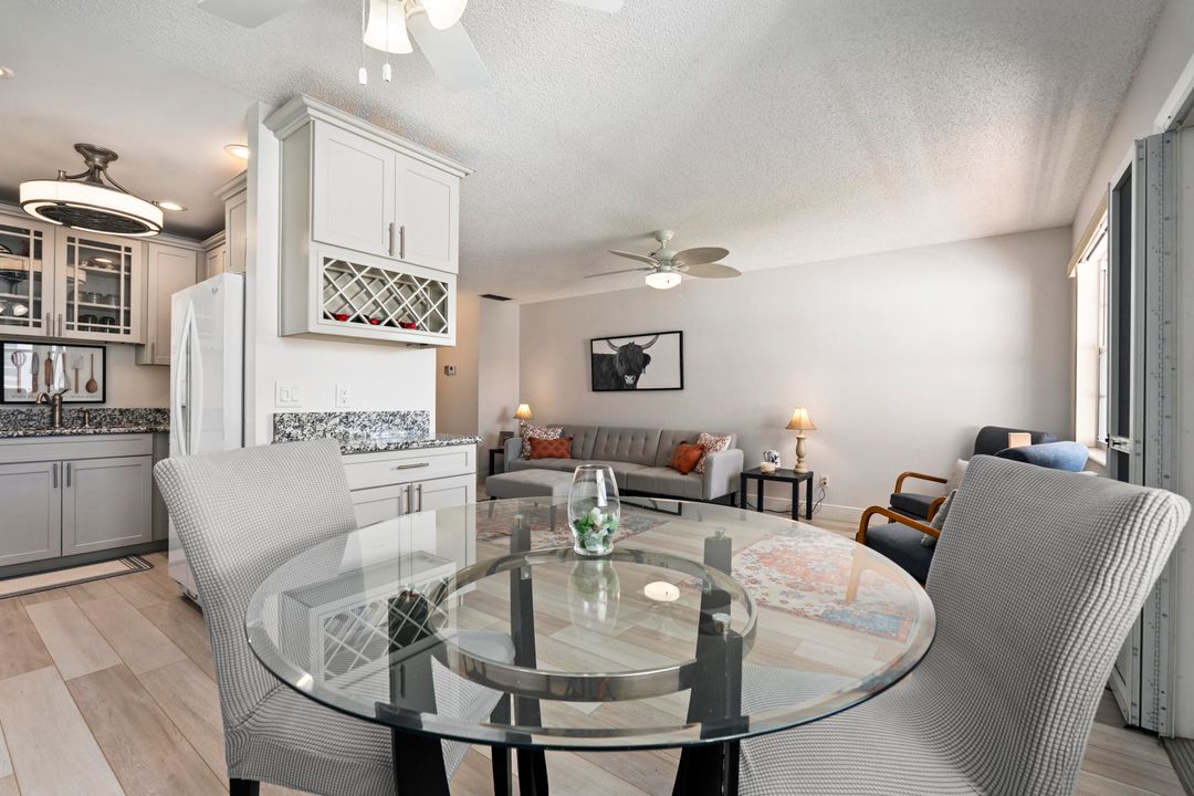 For Sale: $128,900 (1 beds, 1 baths, 814 Square Feet)