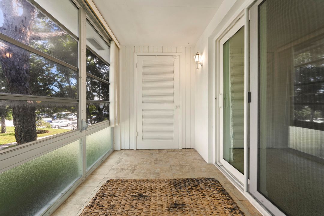 For Sale: $128,900 (1 beds, 1 baths, 814 Square Feet)