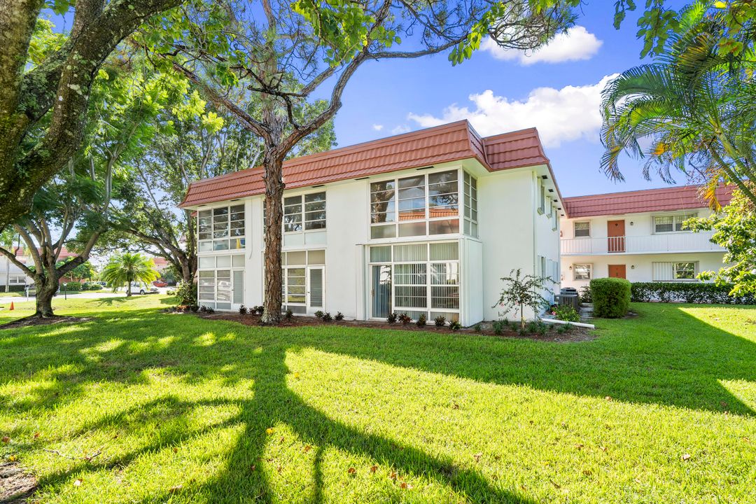 For Sale: $128,900 (1 beds, 1 baths, 814 Square Feet)