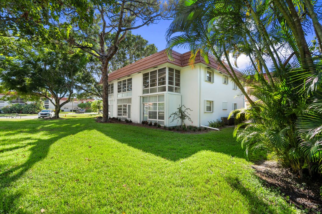 For Sale: $128,900 (1 beds, 1 baths, 814 Square Feet)