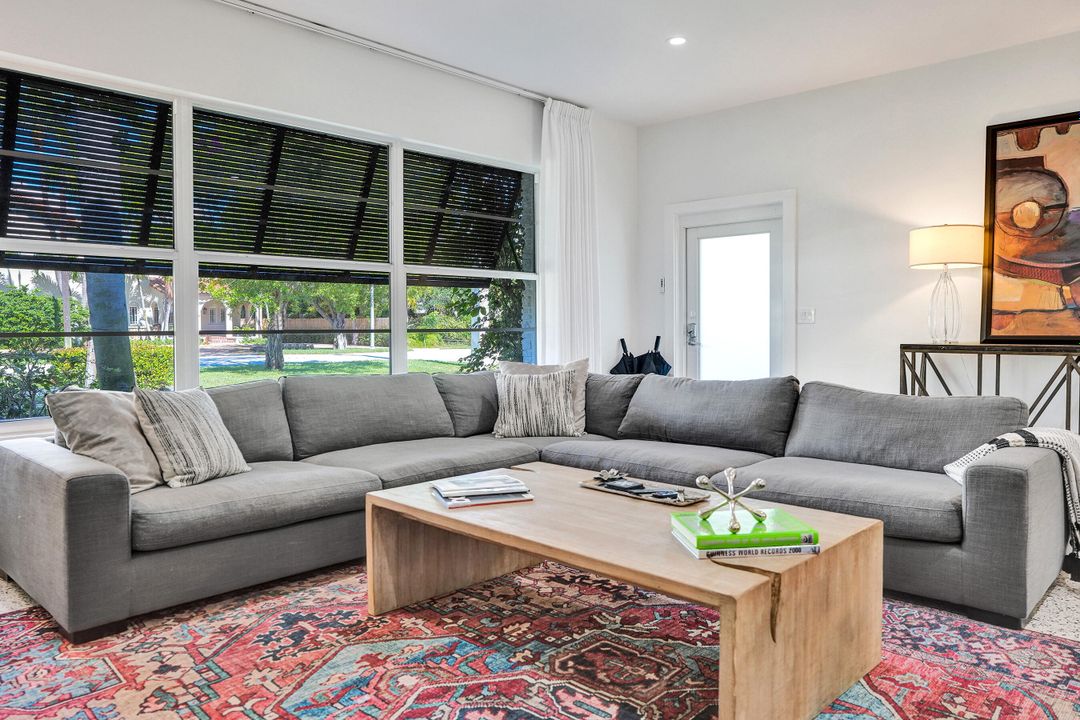 出租: $10,000 (2 贝兹, 2 浴室, 1657 平方英尺)