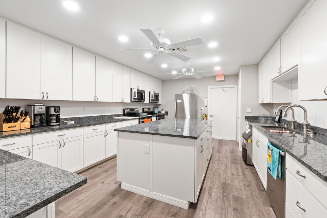 For Sale: $128,900 (1 beds, 1 baths, 814 Square Feet)