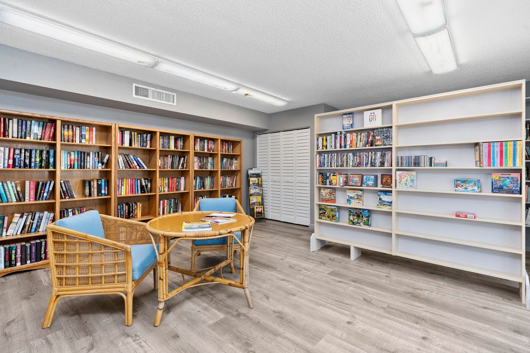 For Sale: $128,900 (1 beds, 1 baths, 814 Square Feet)