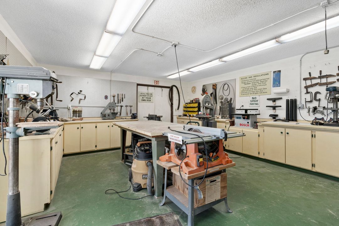 For Sale: $128,900 (1 beds, 1 baths, 814 Square Feet)