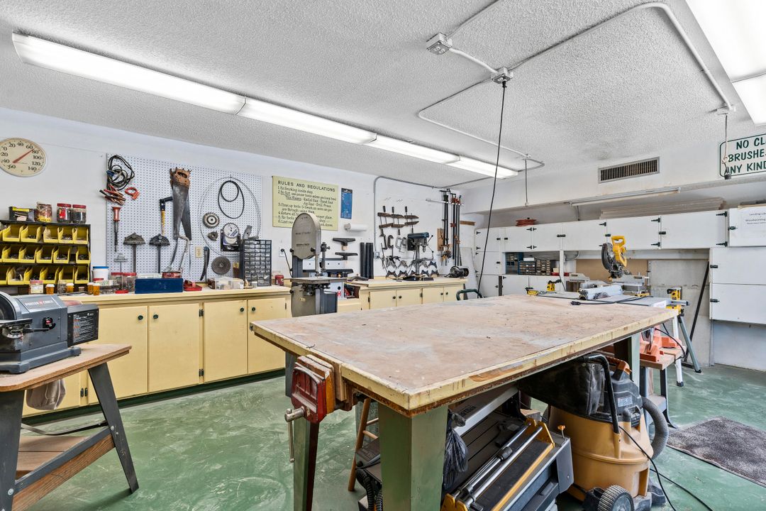 For Sale: $128,900 (1 beds, 1 baths, 814 Square Feet)