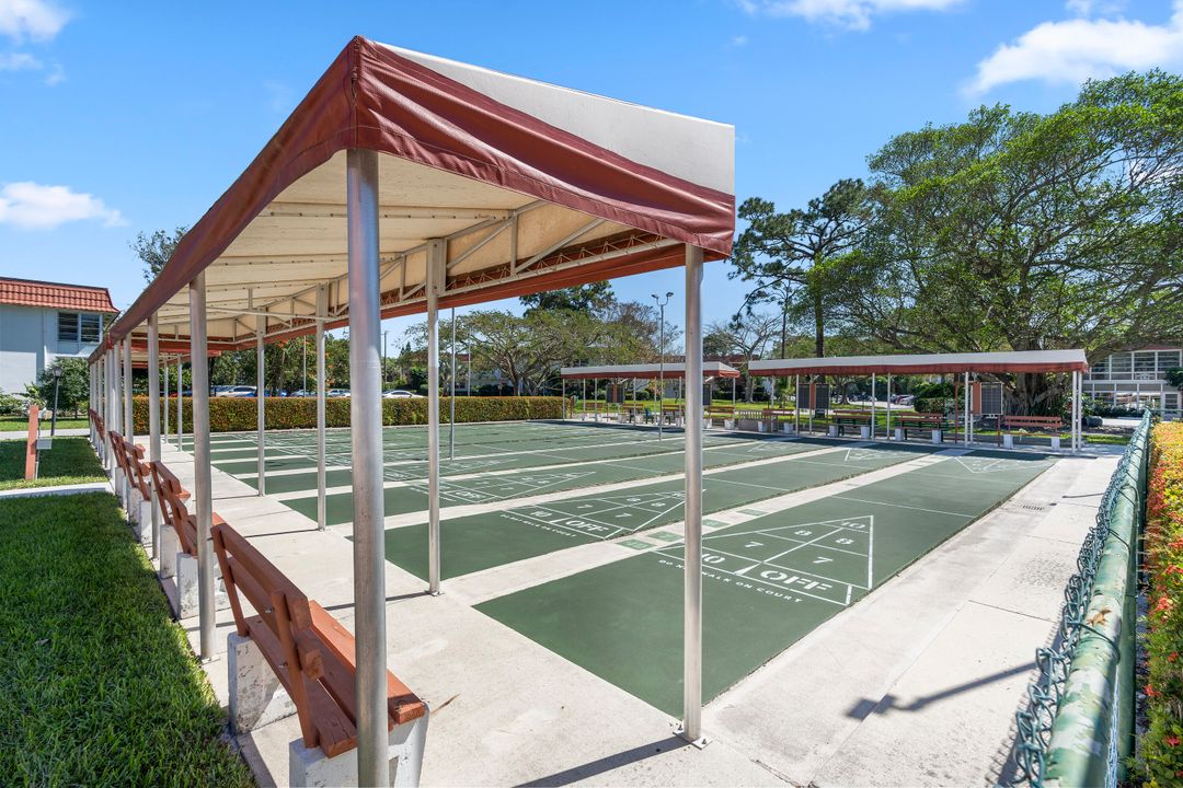 For Sale: $128,900 (1 beds, 1 baths, 814 Square Feet)