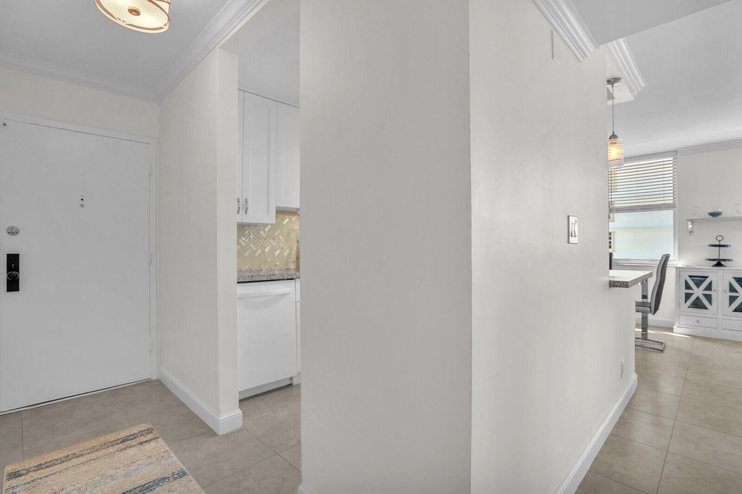 Active With Contract: $598,000 (2 beds, 2 baths, 1078 Square Feet)