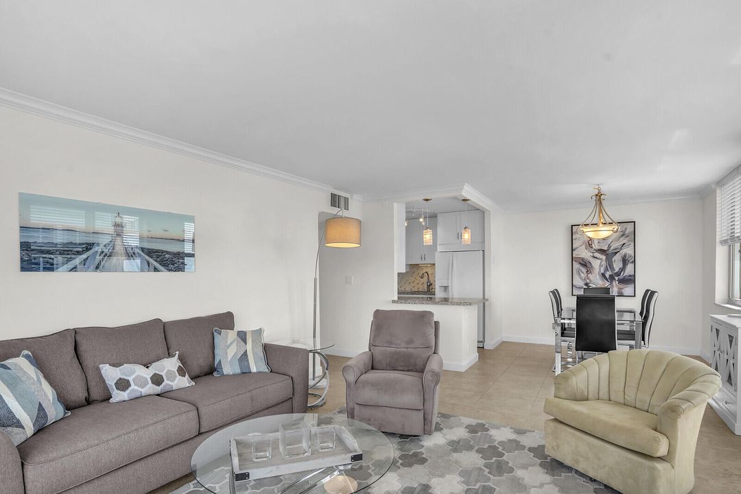 Active With Contract: $598,000 (2 beds, 2 baths, 1078 Square Feet)