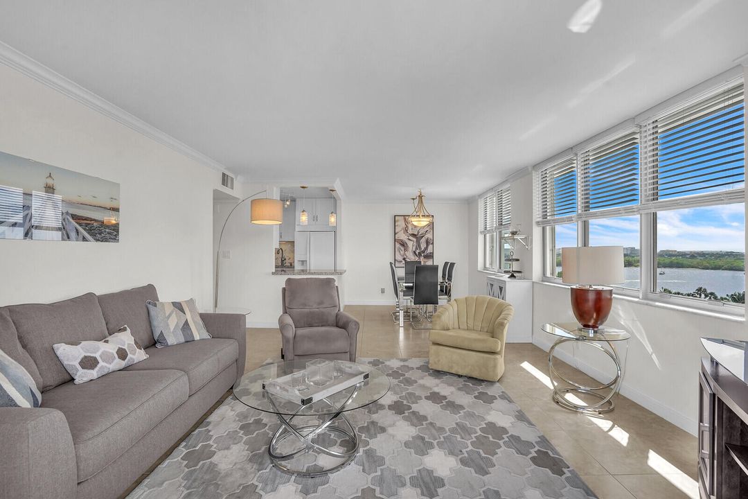Active With Contract: $598,000 (2 beds, 2 baths, 1078 Square Feet)