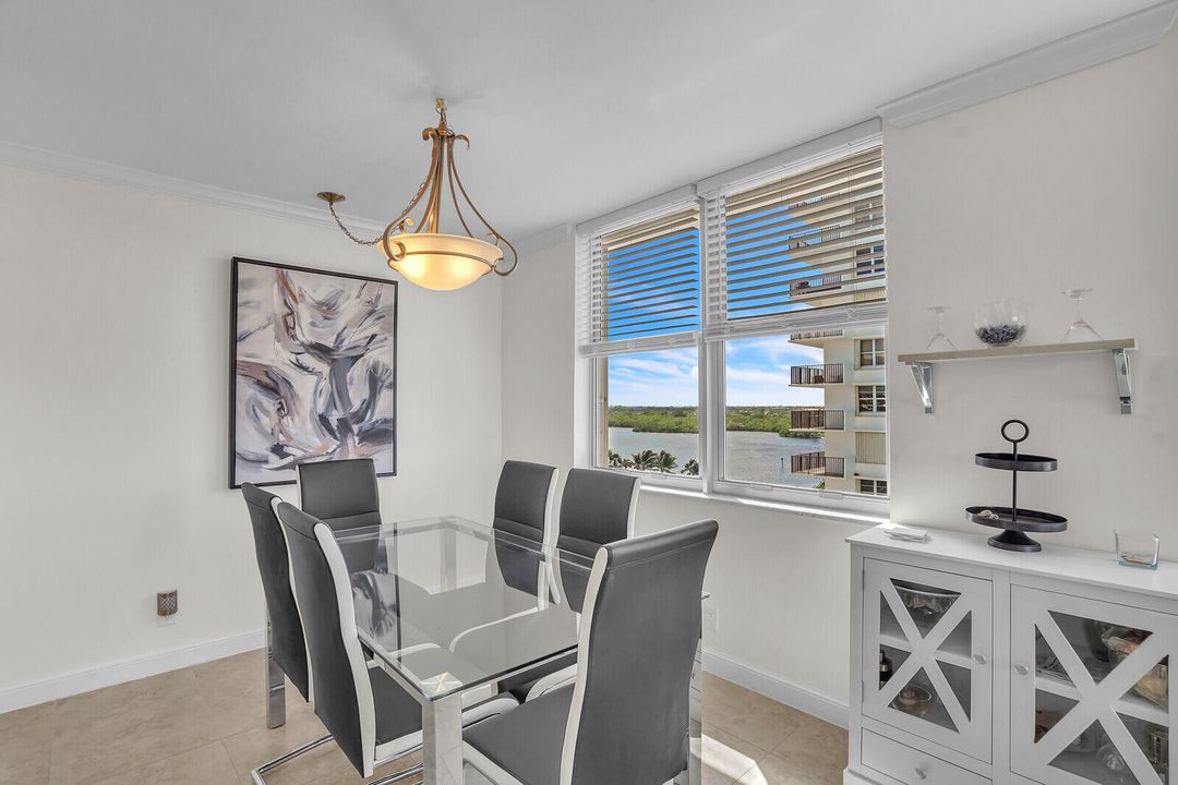 Active With Contract: $598,000 (2 beds, 2 baths, 1078 Square Feet)